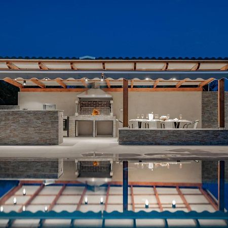 Antonia Villa - Luxurious Serenity With Private Pool, By Zantewize Kalipádhon Dış mekan fotoğraf